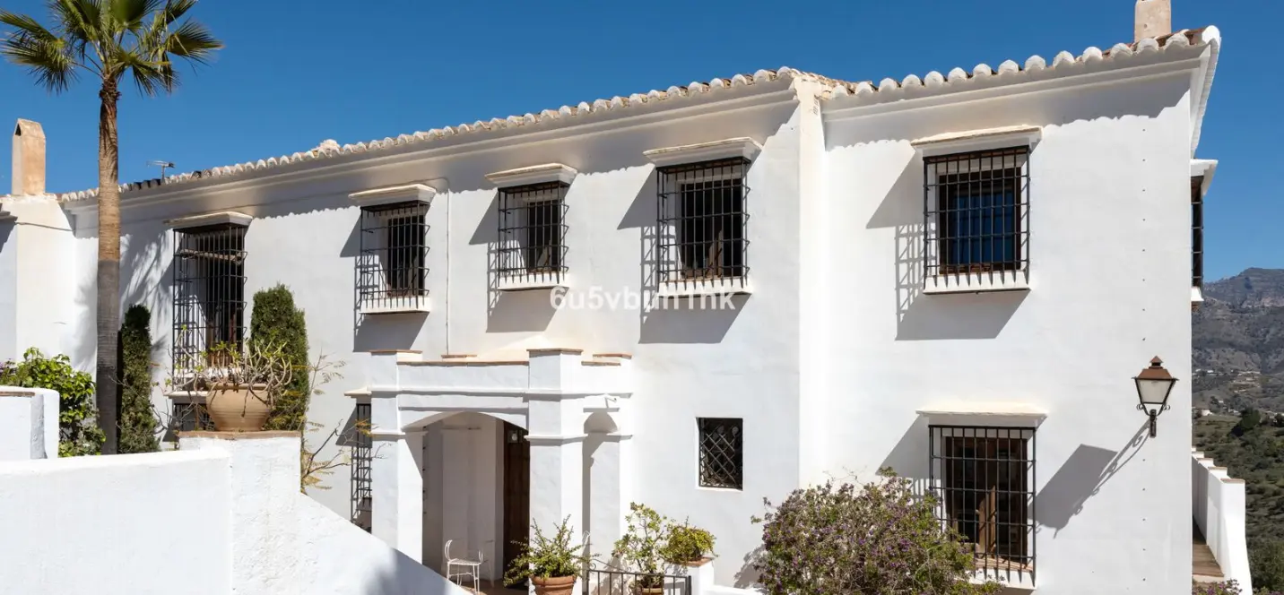 Sale of detached villa in Torrox 3