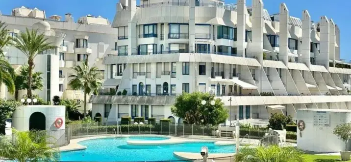 Продажа двухуровневых апартаментов в The Golden Mile 0