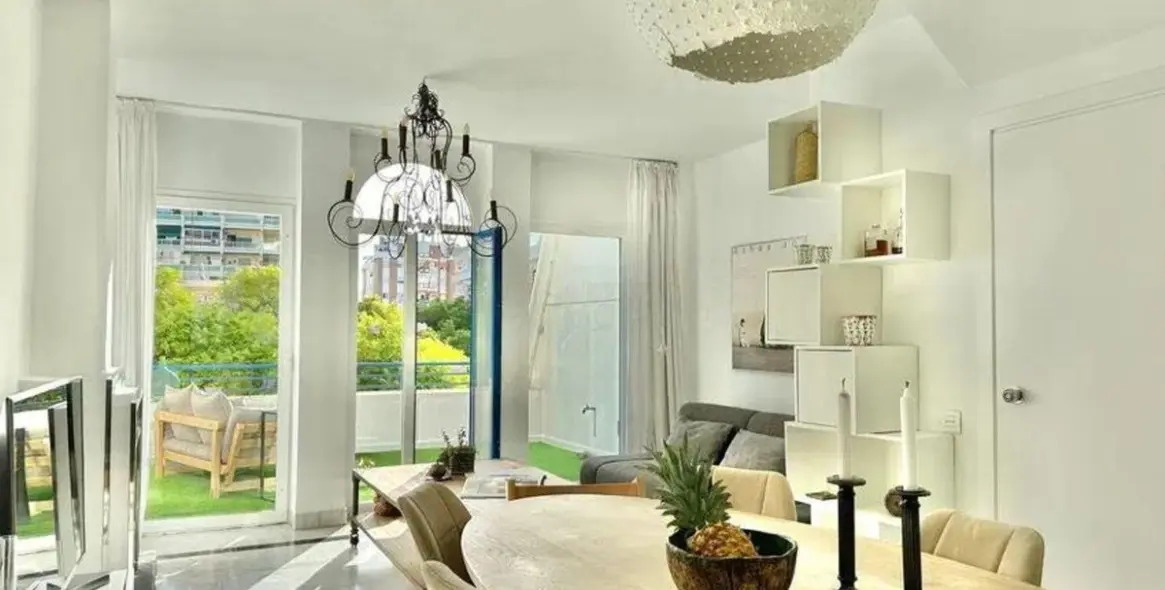 Продажа двухуровневых апартаментов в The Golden Mile 2