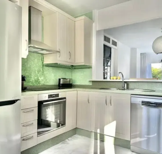 Продажа двухуровневых апартаментов в The Golden Mile