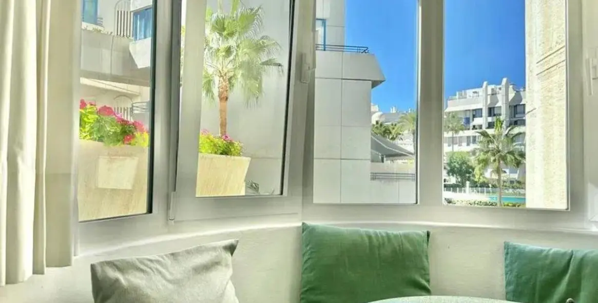 Продажа двухуровневых апартаментов в The Golden Mile 7