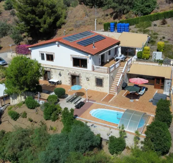 Detached villa R4788583