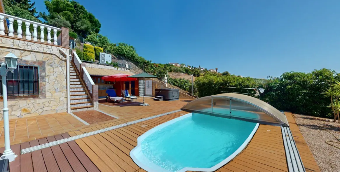 Sale of detached villa in Costa del Sol East 2