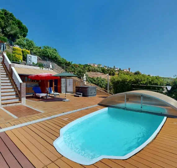 Detached villa R4788583