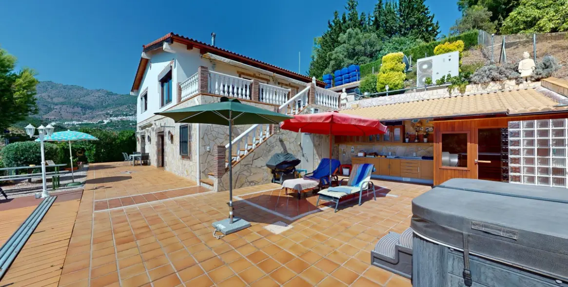 Sale of detached villa in Costa del Sol East 3