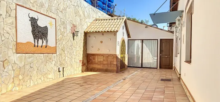 Detached villa R4788583 3