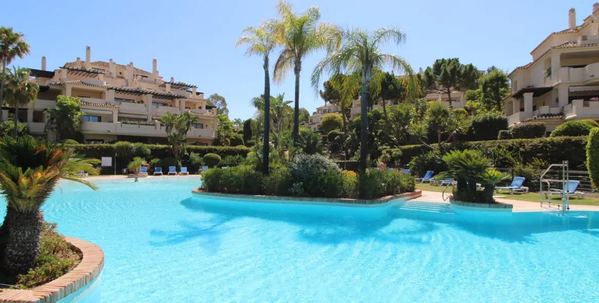 Продажа апартаментов на первом этаже в Benahavís 1