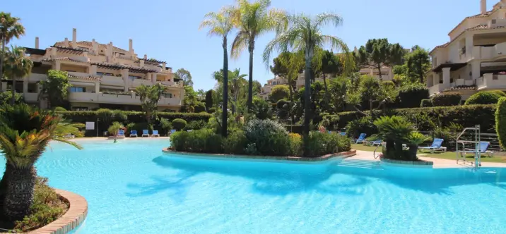 Venta de apartamento en planta baja en Benahavís 0