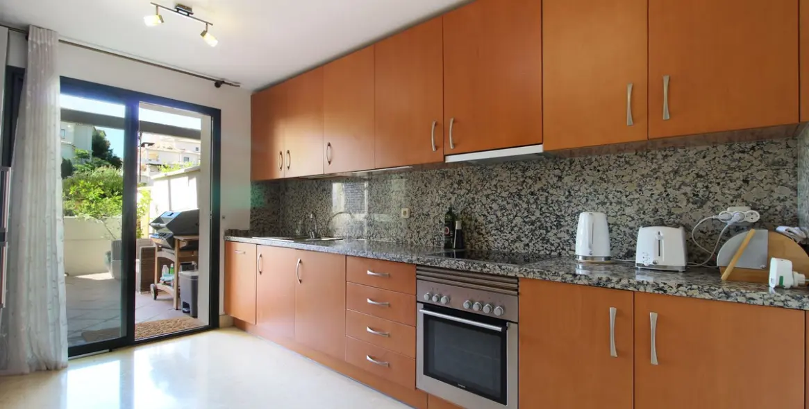 Продажа апартаментов на первом этаже в Benahavís 4