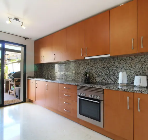 Venta de apartamento en planta baja en Benahavís