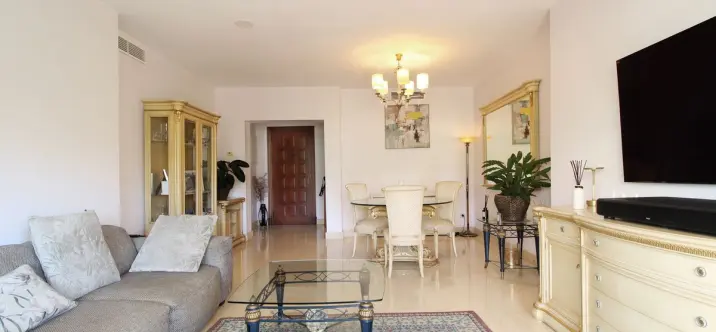 Venta de apartamento en planta baja en Benahavís 4