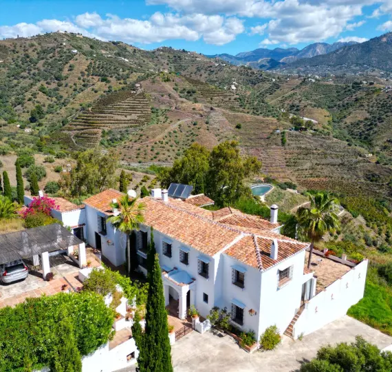 Detached villa R5044738