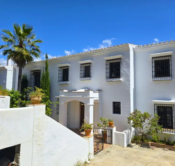 Detached villa R5044738