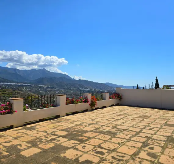 Detached villa R5044738