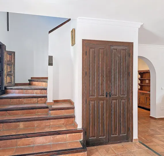 Detached villa R5044738