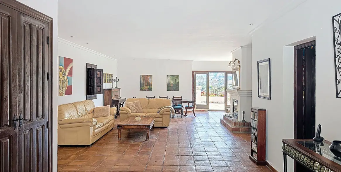 Sale of detached villa in Costa del Sol East 8