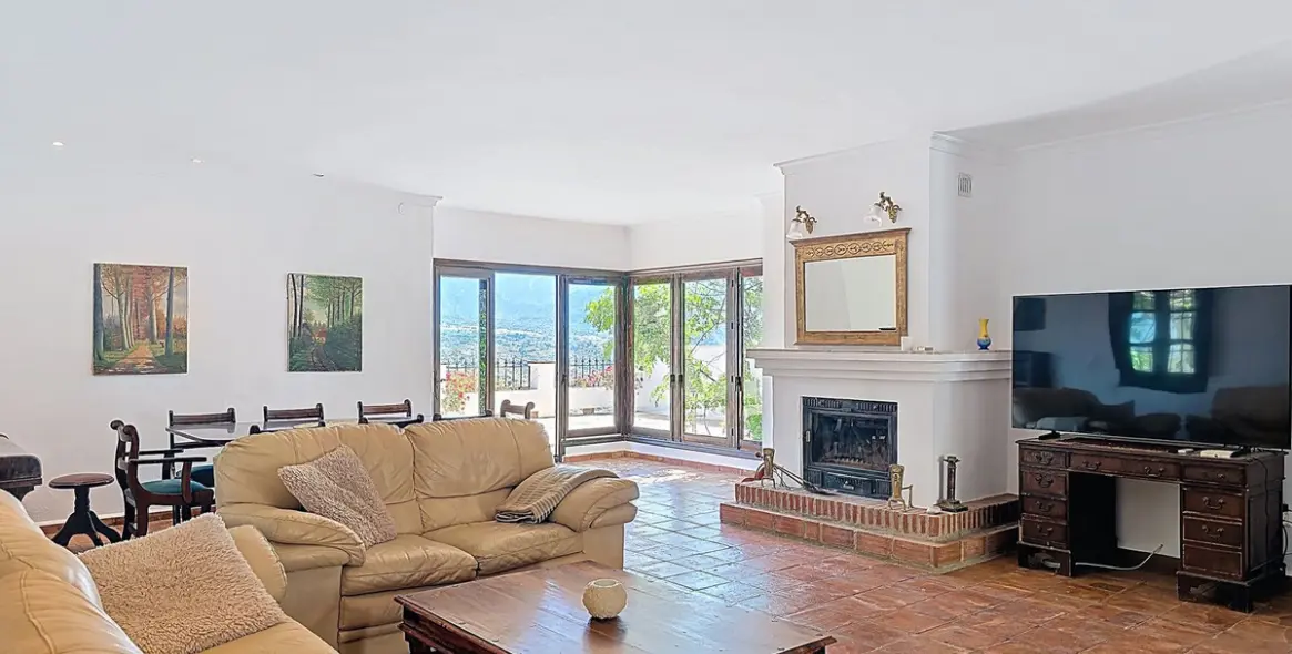 Sale of detached villa in Costa del Sol East 9