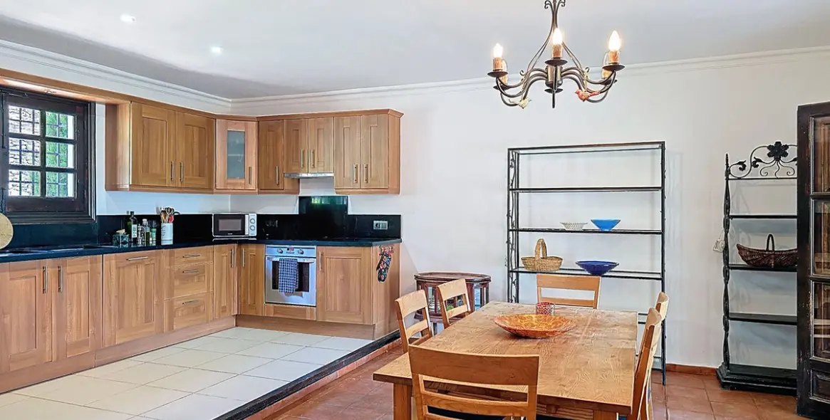 Sale of detached villa in Torrox 18