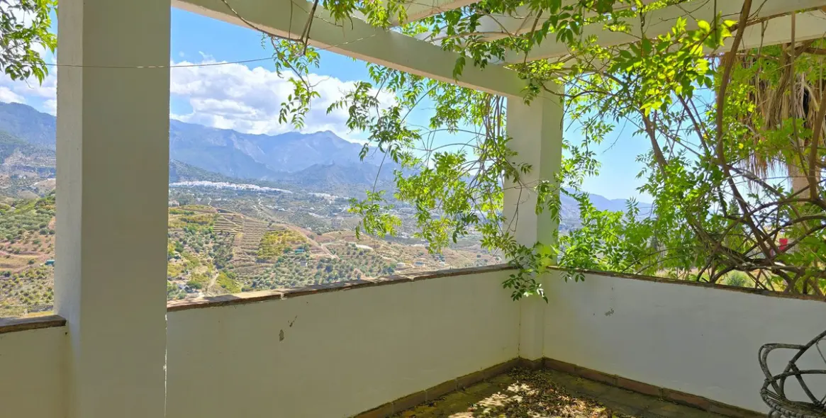 Продажа  отдельно стоящей виллы в Torrox 33