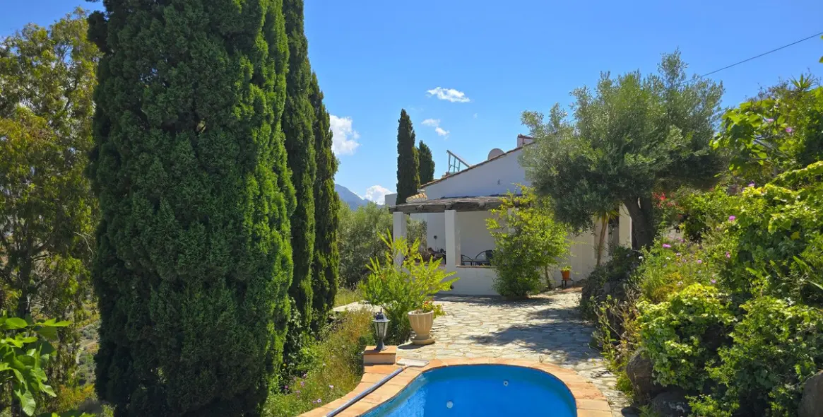 Продажа  отдельно стоящей виллы в Torrox 52