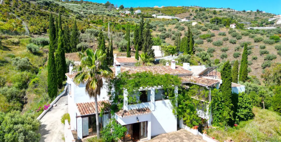 Продажа  отдельно стоящей виллы в Torrox 60