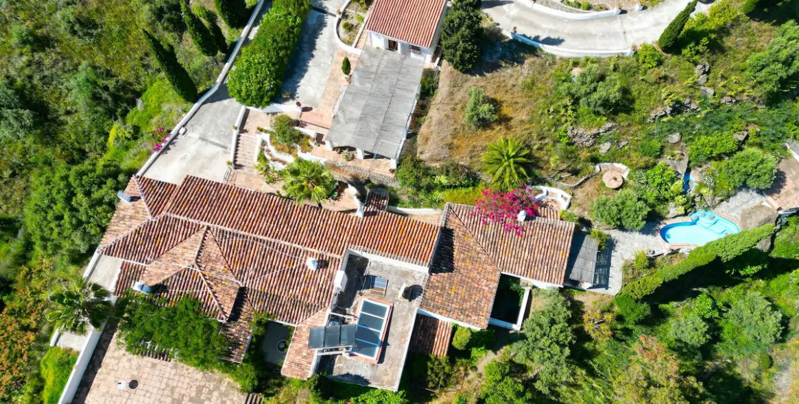 Продажа  отдельно стоящей виллы в Torrox 61