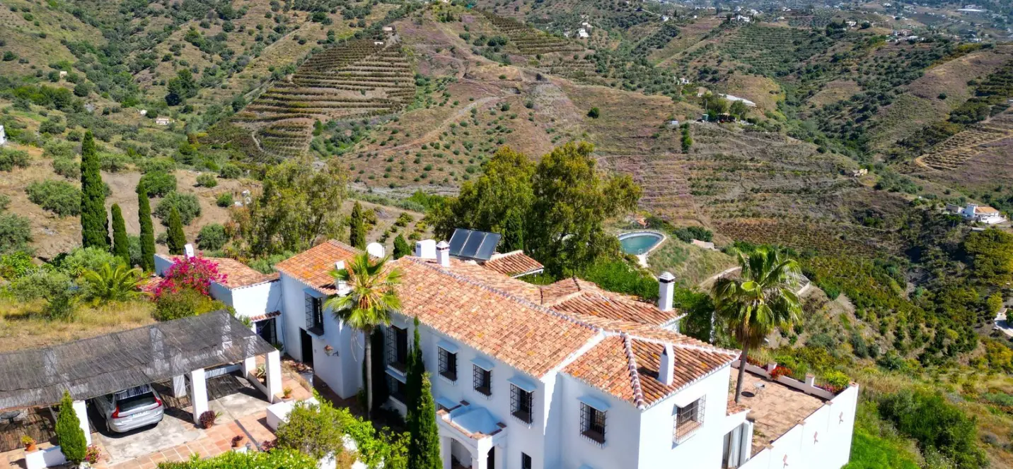 Sale of detached villa in Torrox 0