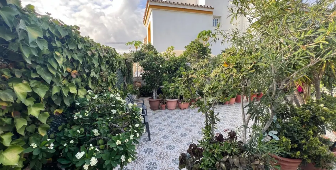 Продажа дома на две семьи в Estepona 1