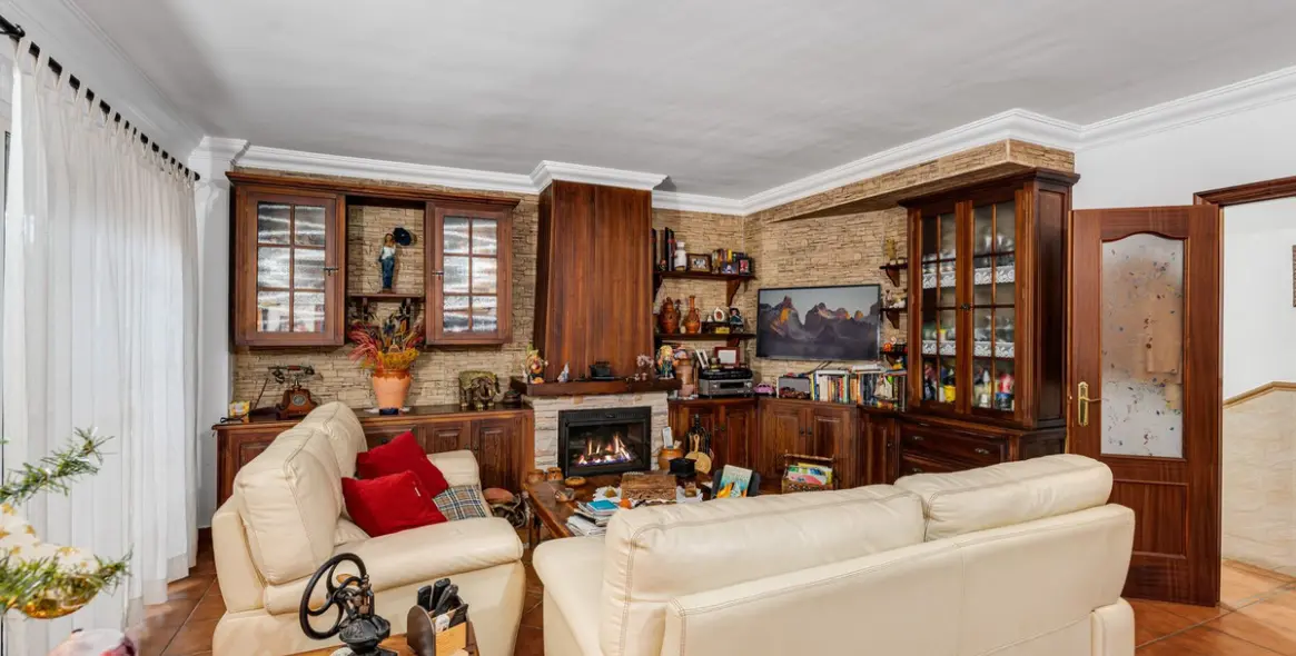 Продажа дома на две семьи в Estepona 11