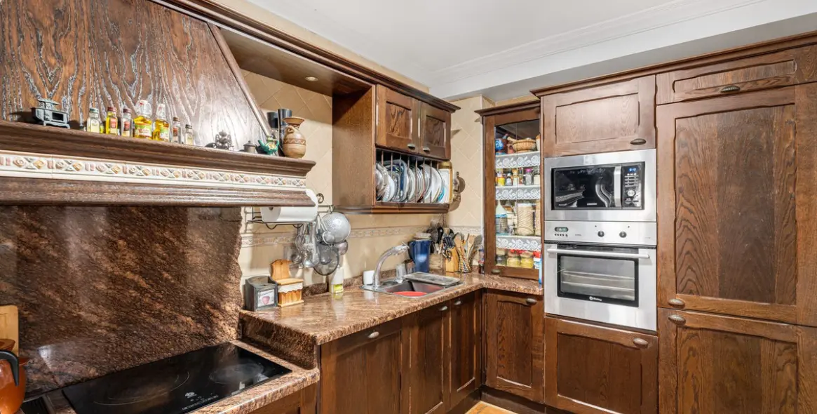 Продажа дома на две семьи в Estepona 13