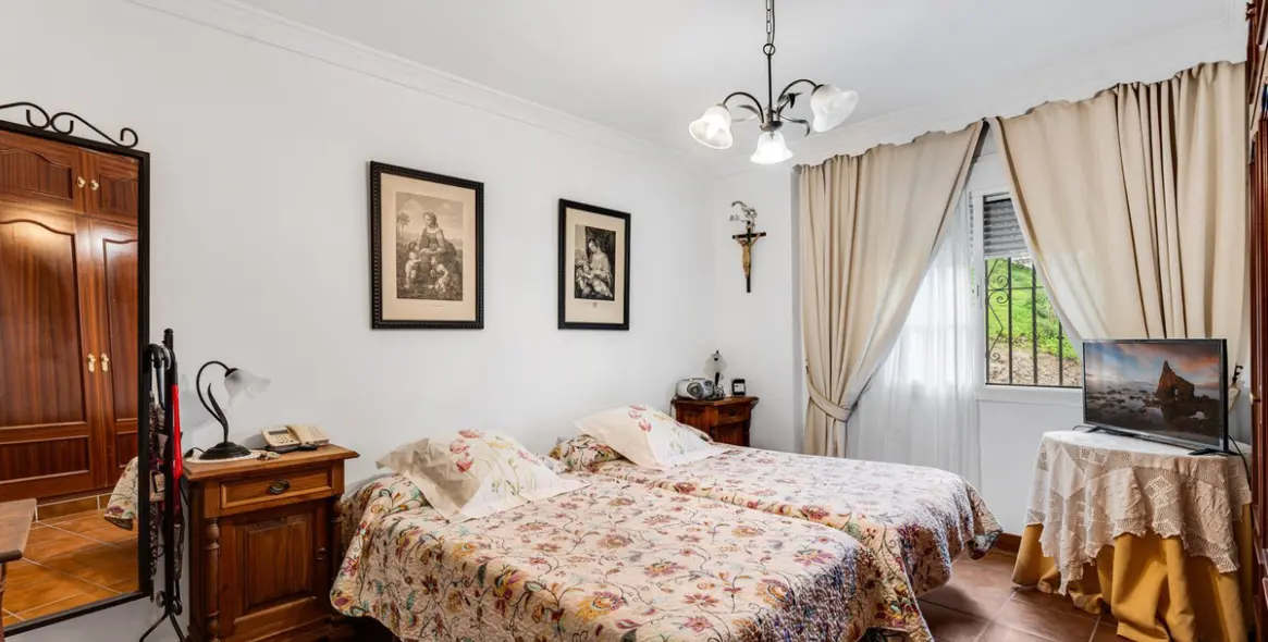 Продажа дома на две семьи в Estepona 16