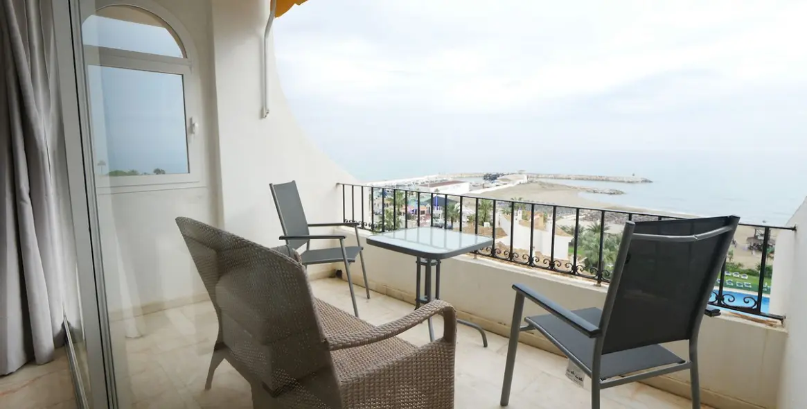 Sale of penthouse in Puerto de Cabopino 5