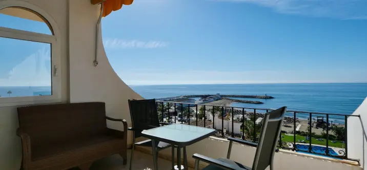 Sale of penthouse in Puerto de Cabopino 0