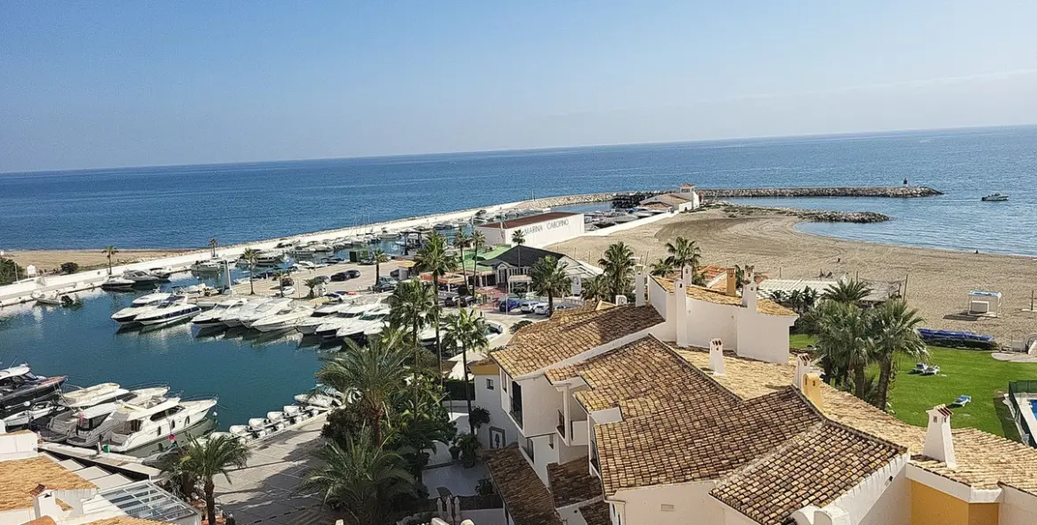 Sale of penthouse in Puerto de Cabopino 2