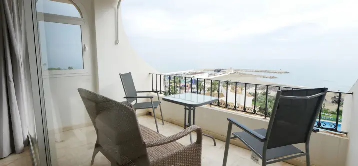 Sale of penthouse in Puerto de Cabopino 4