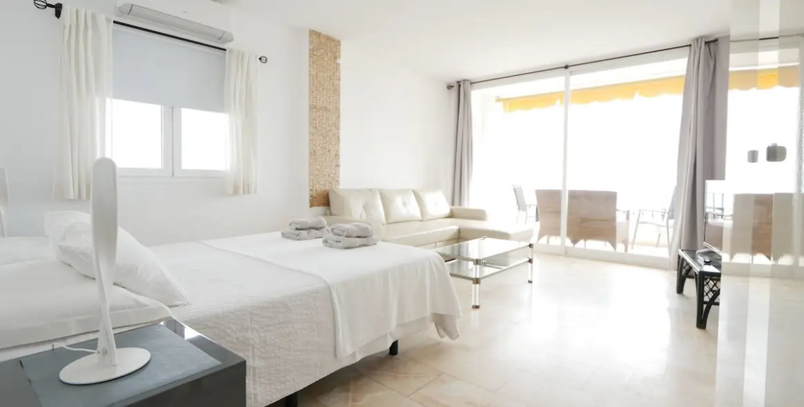 Sale of penthouse in Puerto de Cabopino 11