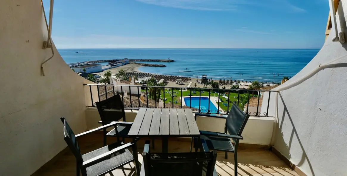 Sale of penthouse in Puerto de Cabopino 21