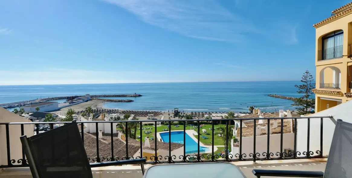 Sale of penthouse in Puerto de Cabopino 37