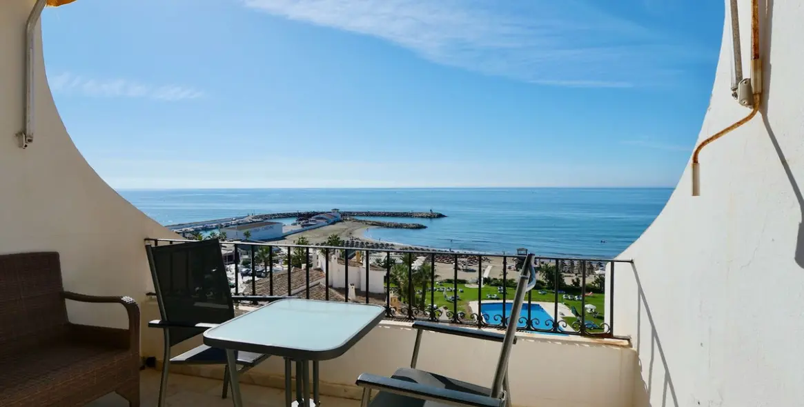Sale of penthouse in Puerto de Cabopino 38