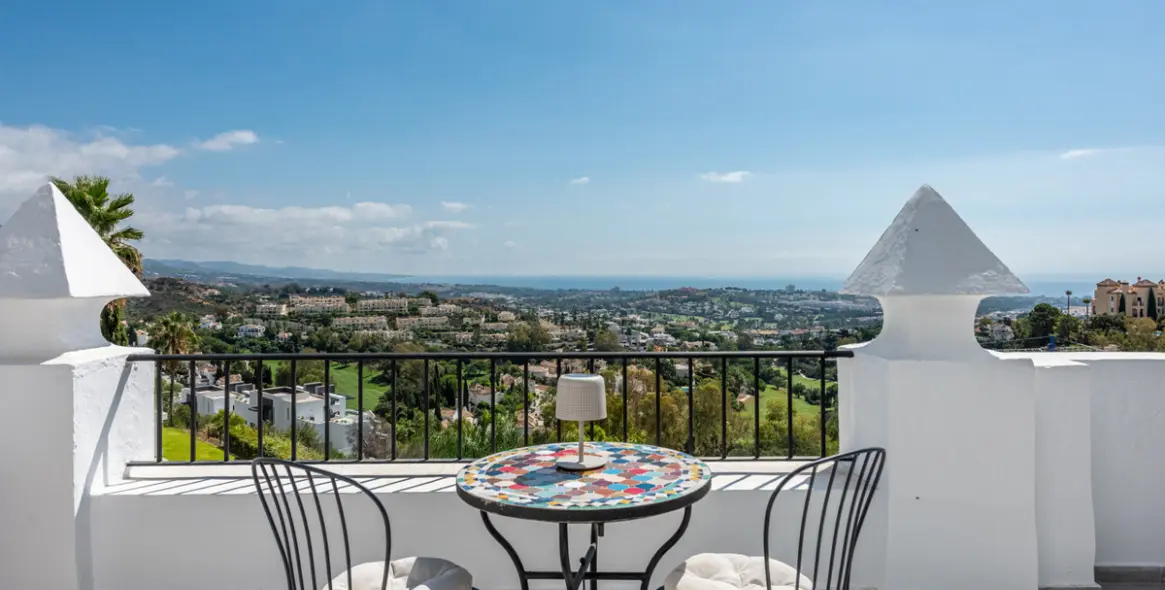 Sale of penthouse duplex in Benahavís (district Benahavís) 1