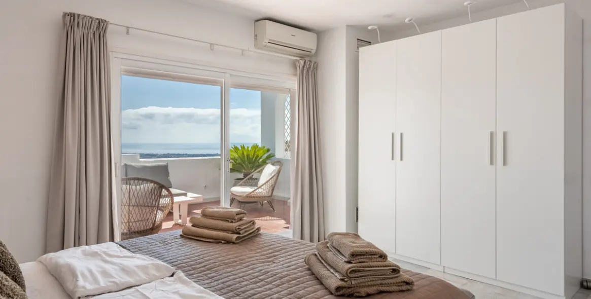 Продажа двухуровневого пентхауса в Benahavís 13