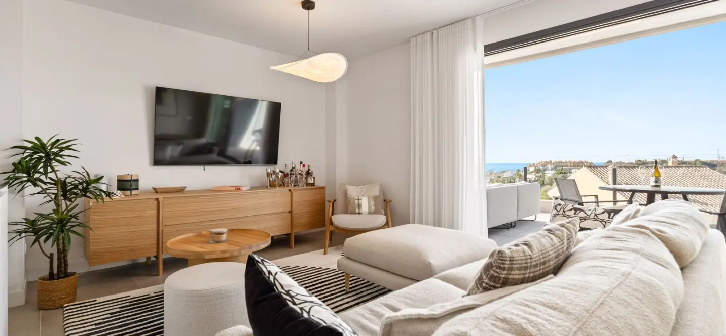 Sale of penthouse in Estepona 1