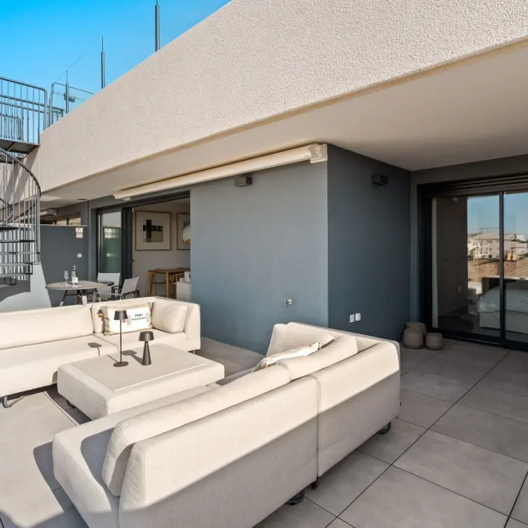 Sale of penthouse in Estepona