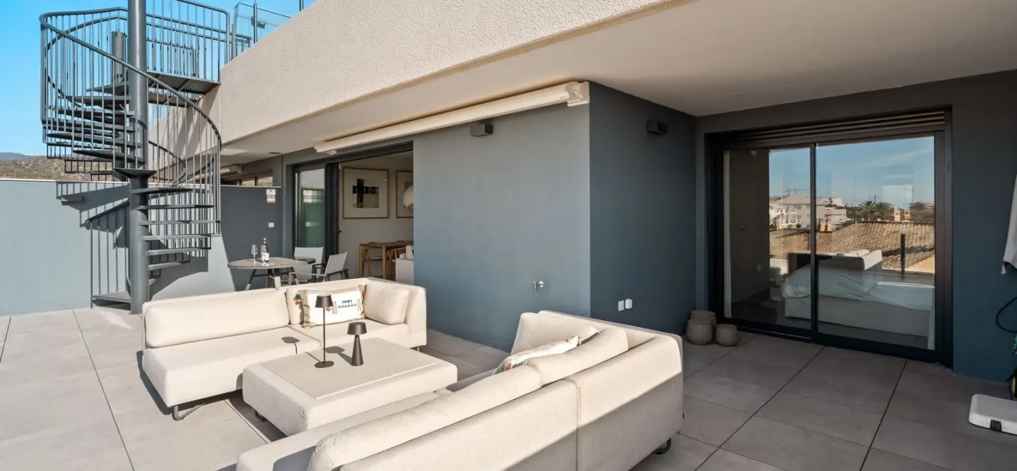Sale of penthouse in Estepona 3