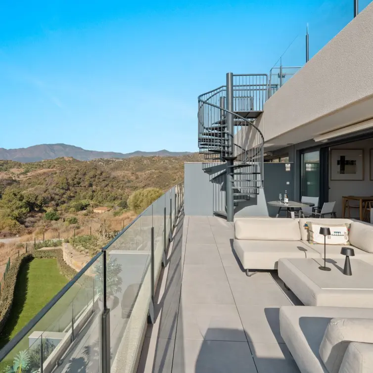 Sale of penthouse in Estepona