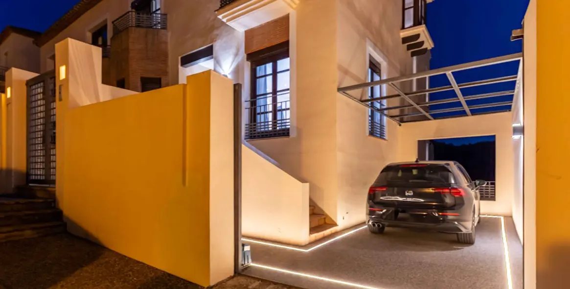 Sale of townhouse in Benahavís (district Benahavís) 1