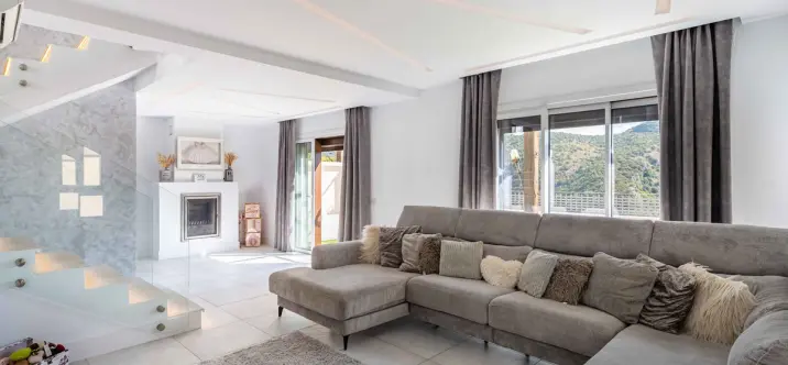 Townhouse R5186806 3