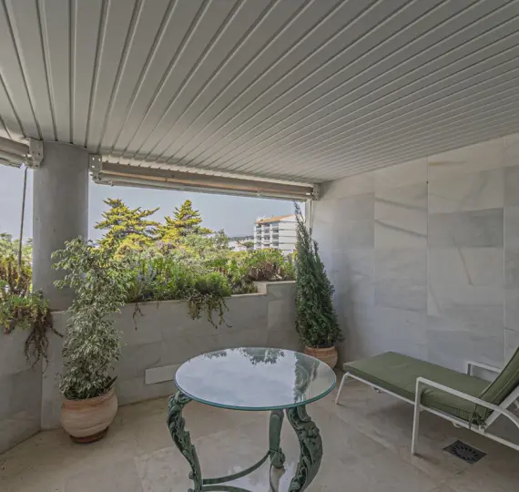 Sale of middle floor apartment in The Golden Mile