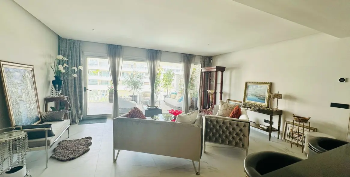 Venta de apartamento en planta media en San Pedro de Alcántara 21