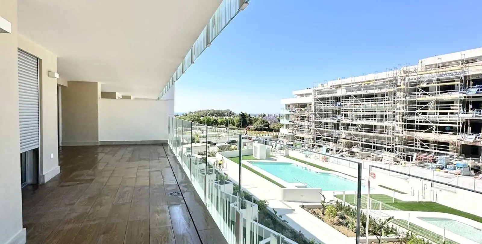 Sale of middle floor apartment in San Pedro de Alcántara 11